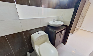 SE VENDE APARTAMENTO EN MADRID CON PAQUEADERO PRIVADO