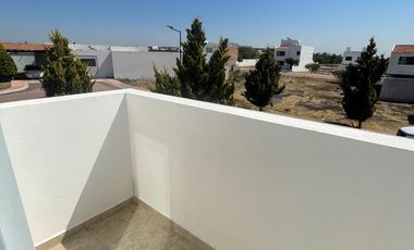 RENTA CASA EN CONDOMINIO FLORESTA CD MADERAS EL MARQUES