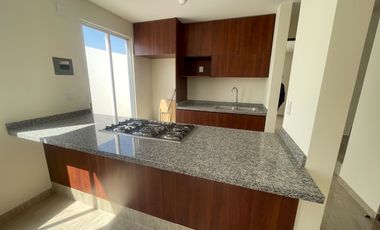 RENTA CASA EN CONDOMINIO FLORESTA CD MADERAS EL MARQUES