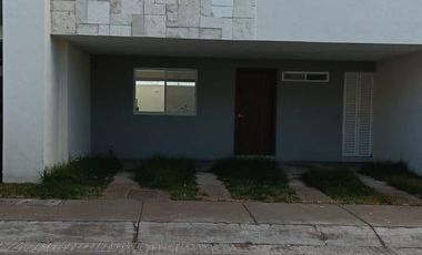 EN RENTA BONITA CASA EN RESIDENCIAL VIVANTA AL NORTE DE AGUASCALIENTES