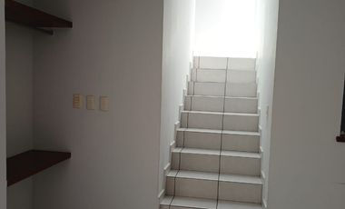 AMPLIA CASA  EN LAS PRIMERAS CALLES DEL CONDOMINIO  LA RENTA INCLUYE MANTENIMIENTO