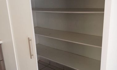 AMPLIA CASA  EN LAS PRIMERAS CALLES DEL CONDOMINIO  LA RENTA INCLUYE MANTENIMIENTO