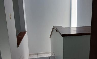 AMPLIA CASA  EN LAS PRIMERAS CALLES DEL CONDOMINIO  LA RENTA INCLUYE MANTENIMIENTO