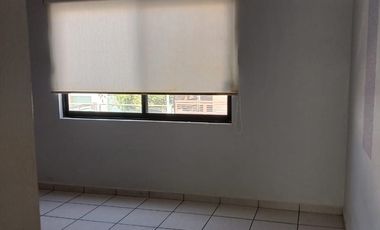 AMPLIA CASA  EN LAS PRIMERAS CALLES DEL CONDOMINIO  LA RENTA INCLUYE MANTENIMIENTO