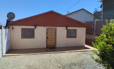Casa Solida Al Interior De Comunidad Privada, Horcon