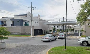 Hermosa y amplia casa en remate en Chapalita las Fuentes, Zapopan, Jalisco!