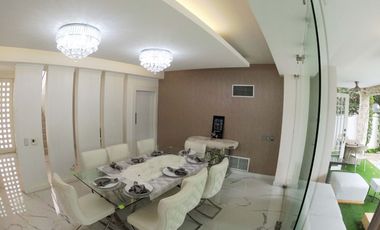 Venta Casa en Samborondón 5 dormitorios moderna piscina remodelada - C230