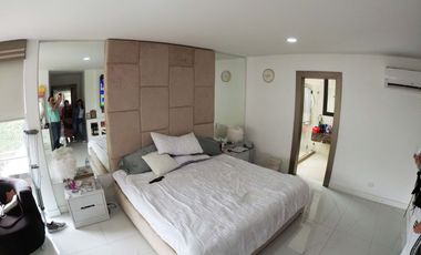 Venta Casa en Samborondón 5 dormitorios moderna piscina remodelada - C230