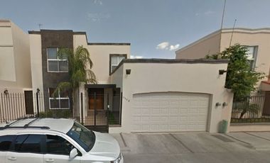 Venta de casa a precio de remate en Privada Orquideas, Colonia San Francisco, C.P. 33130
