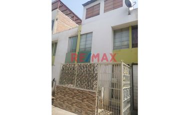 Venta Casa 3 Pisos De 85M2, Carabayllo