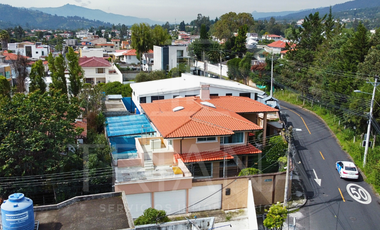 ESPECTACULAR RESIDENCIA DE LUJO CON PISCINA EN  RENTA LA PRIMAVERA - SAN PATRICIO, CUMBAYÁ
