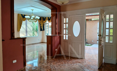 ESPECTACULAR RESIDENCIA DE LUJO CON PISCINA EN  RENTA LA PRIMAVERA - SAN PATRICIO, CUMBAYÁ