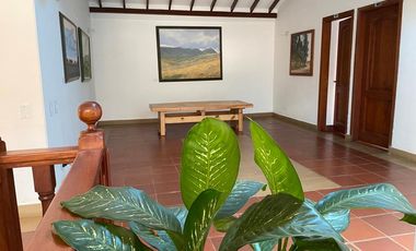 ESPECTACULAR CASA ESQUINERA EN VENTA.