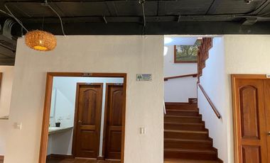 ESPECTACULAR CASA ESQUINERA EN VENTA.