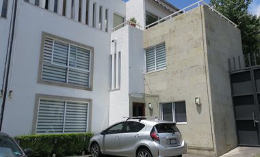 CASA EN CONDOMINIO 3 REC CON BAÑO, 3 AUTOS, VIGILANCIA, JARDÍN TERRAZA,CERCA DEL HOSPITAL ANGELES