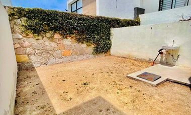 Se Renta de casa en ZIBATA, el CANTO.