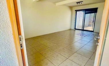 Se Renta de casa en ZIBATA, el CANTO.