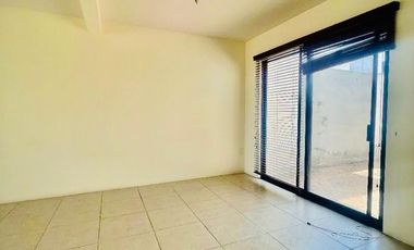 Se Renta de casa en ZIBATA, el CANTO.