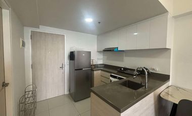 FOR RENT - FURNISHED 1BR WITH SEAVIEW BALCONY IN MANDANI BAY, MANDAUE CEBU. FRONT SEAVIEW UNIT IN 17TH FLOOR.