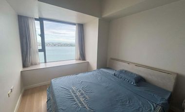 FOR RENT - FURNISHED 1BR WITH SEAVIEW BALCONY IN MANDANI BAY, MANDAUE CEBU. FRONT SEAVIEW UNIT IN 17TH FLOOR.