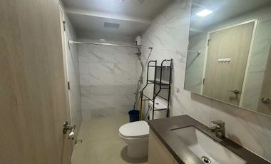 FOR RENT - FURNISHED 1BR WITH SEAVIEW BALCONY IN MANDANI BAY, MANDAUE CEBU. FRONT SEAVIEW UNIT IN 17TH FLOOR.