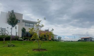 EXCLUSIVA RESIDENCIA DE LUJO EN CACALOMACÁN  EN TOLUCA 🏡 ¡Vive la grandeza en una propiedad única con vistas espectaculares al volcán!