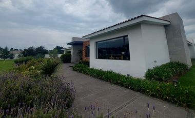 EXCLUSIVA RESIDENCIA DE LUJO EN CACALOMACÁN  EN TOLUCA 🏡 ¡Vive la grandeza en una propiedad única con vistas espectaculares al volcán!