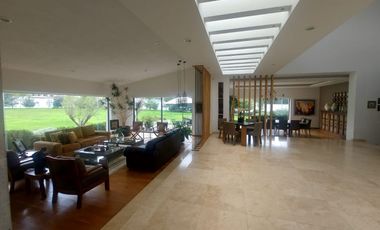 EXCLUSIVA RESIDENCIA DE LUJO EN CACALOMACÁN  EN TOLUCA 🏡 ¡Vive la grandeza en una propiedad única con vistas espectaculares al volcán!