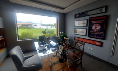 EXCLUSIVA RESIDENCIA DE LUJO EN CACALOMACÁN  EN TOLUCA 🏡 ¡Vive la grandeza en una propiedad única con vistas espectaculares al volcán!