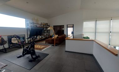 EXCLUSIVA RESIDENCIA DE LUJO EN CACALOMACÁN  EN TOLUCA 🏡 ¡Vive la grandeza en una propiedad única con vistas espectaculares al volcán!