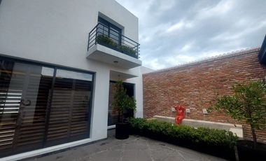 EXCLUSIVA RESIDENCIA DE LUJO EN CACALOMACÁN  EN TOLUCA 🏡 ¡Vive la grandeza en una propiedad única con vistas espectaculares al volcán!