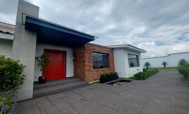 EXCLUSIVA RESIDENCIA DE LUJO EN CACALOMACÁN  EN TOLUCA 🏡 ¡Vive la grandeza en una propiedad única con vistas espectaculares al volcán!