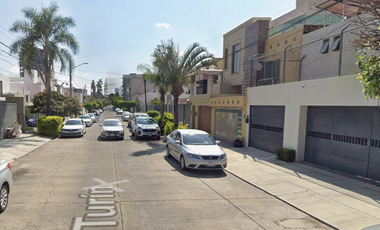 Vive la experiencia de comprar inteligente!! Venta de Casa en Remate Bancario En Av. Turin, Providencia 4a. Sección, Guadalajara, Jalisco, México