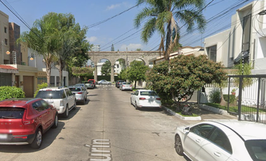 Vive la experiencia de comprar inteligente!! Venta de Casa en Remate Bancario En Av. Turin, Providencia 4a. Sección, Guadalajara, Jalisco, México