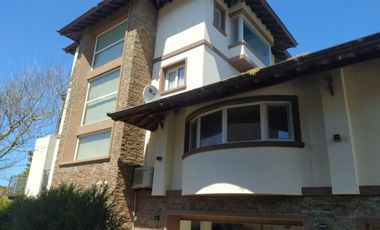 VENTA - MAR DE LAS PAMPAS - EXCLUSIVO CHARLET ESTILO AMERICANO