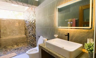 RESORT-STYLE HOUSE FOR SALE