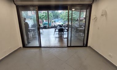 SE RENTA LOCAL COMERCIAL  MALL VERONA