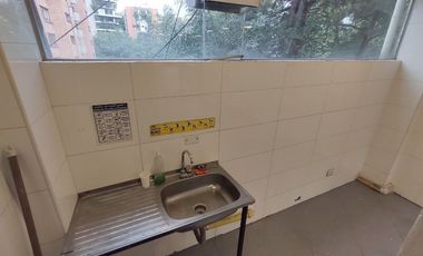SE RENTA LOCAL COMERCIAL  MALL VERONA