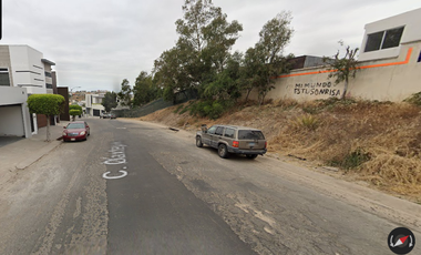 Casa ubicada en colonia Hacienda Agua Caliente, Tijuana, Baja California. Con 4 recamaras y 344m2.