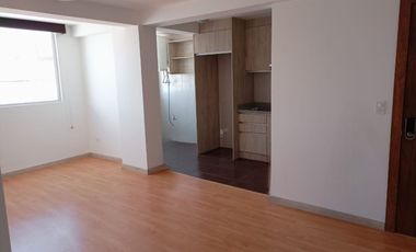 Renta departamento de 3 dormitorios, sector Embajada Americana
