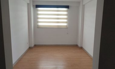Renta departamento de 3 dormitorios, sector Embajada Americana