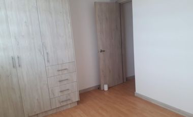 Renta departamento de 3 dormitorios, sector Embajada Americana