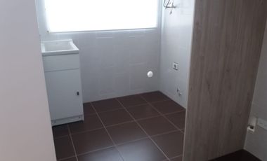 Renta departamento de 3 dormitorios, sector Embajada Americana