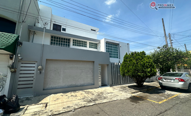 Casa Venta uso comercial amplios espacios esquina Fracc Reforma Veracruz