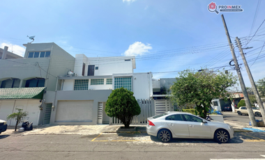 Casa Venta uso comercial amplios espacios esquina Fracc Reforma Veracruz