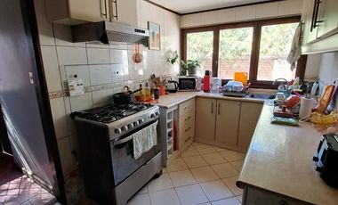 Arriendo casa estilo Inglés, de 5 dormitorios , 5 baños ,barrio Miraflores