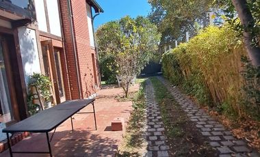 Arriendo casa estilo Inglés, de 5 dormitorios , 5 baños ,barrio Miraflores
