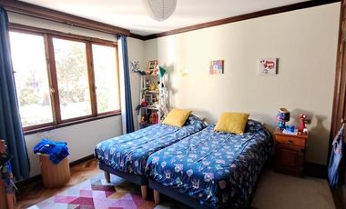 Arriendo casa estilo Inglés, de 5 dormitorios , 5 baños ,barrio Miraflores