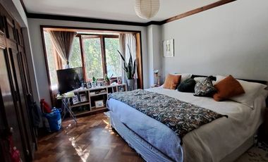 Arriendo casa estilo Inglés, de 5 dormitorios , 5 baños ,barrio Miraflores
