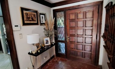 Arriendo casa estilo Inglés, de 5 dormitorios , 5 baños ,barrio Miraflores
